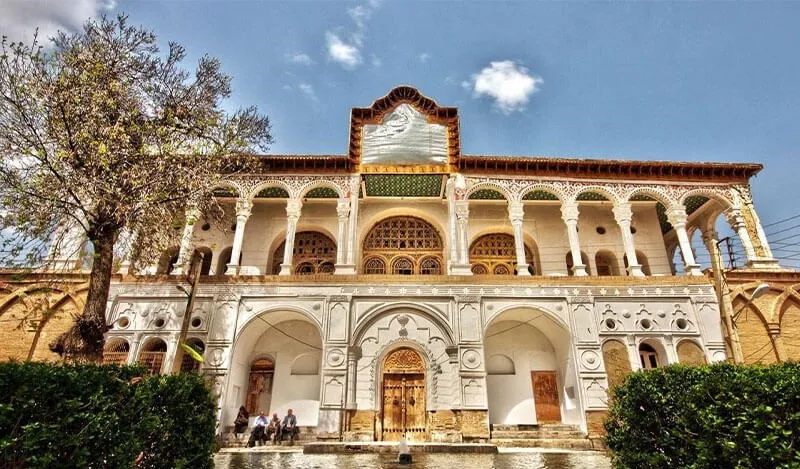 راهنمای سفر به سنندج|جاهای دیدنی،رستورانها و مراکز خرید عمارت خسروآباد