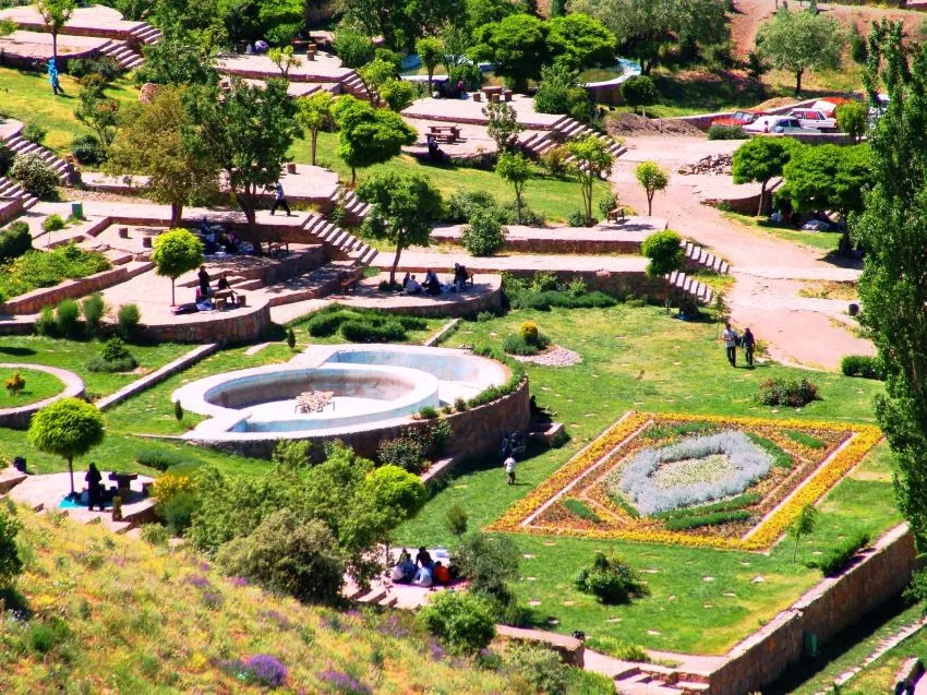 راهنمای سفر به سنندج|جاهای دیدنی،رستورانها و مراکز خرید پارک آبیدر