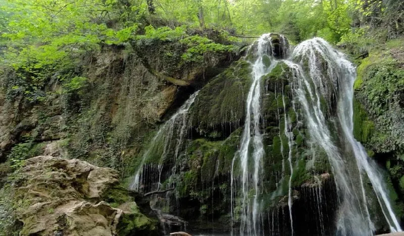 آبشار باران کوه
