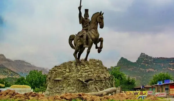 مجسمه آریوبرزن نمادی از یاسوج