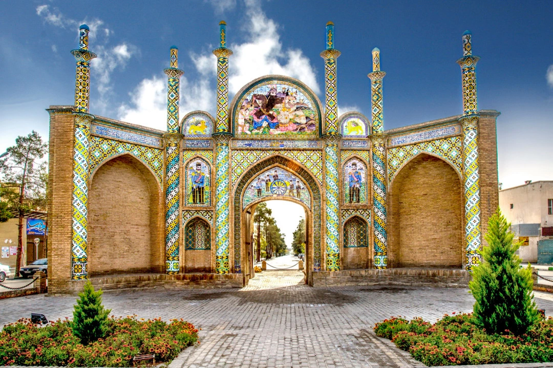 دروازه ارگ نمادی از سمنان