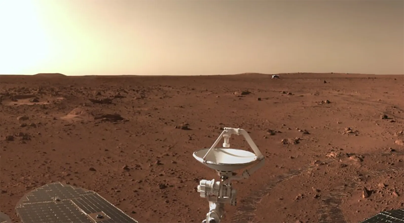 چشم‌انداز مریخ در یوتوپیا پلانیتیا (Utopia Planitia) که توسط دوربین‌های هدایت و توپولوژی کاوشگر ژورونگ (Zhurong) ثبت شده است.