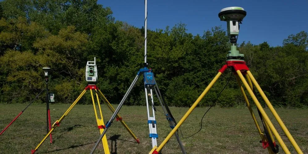 نقشه برداری زمینی (Land Surveying) چیست؟ علمی 3 هزار ساله! تجهیزات پیشرفته مورد استفاده در نقشه برداری زمینی