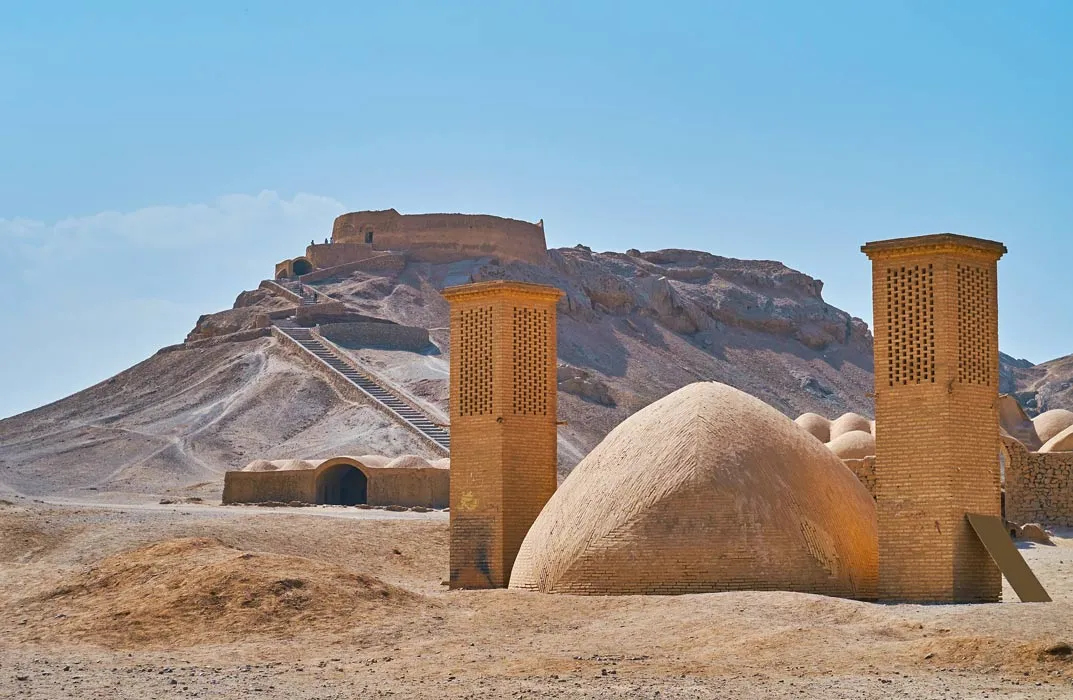 استان یزد : زادبوم بادگیرها و آب انبار ها دخمه زردشتیان