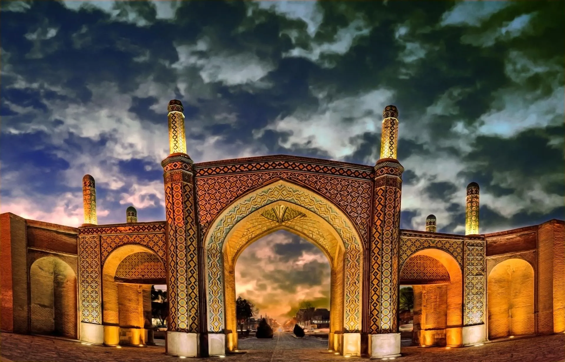 دروازه تهران قدیم نمادی از قزوین