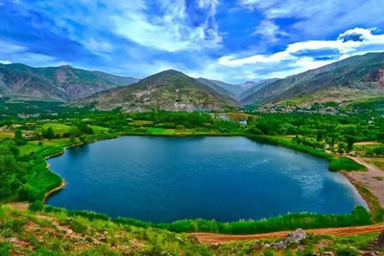 استان لرستان:جلوهگاه آبشارهای ایران دریاچه گهر