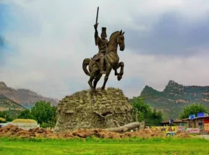 مجسمه آریوبرزن نمادی از یاسوج